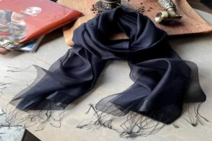 شال ابریشم تافته دولایه؛ شیک‌ترین مدل برای بانوان