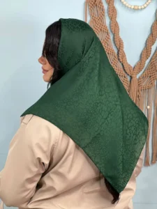 شناخت جنس شال و روسری برای هر فصل؛ راهنمای انتخاب بهترین مدلها